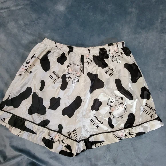 Cow Print Pajama Set Like Silk Button Down Size JR L / XL - Picture 4 of 6